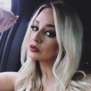 Meet your Posher, Caitlin